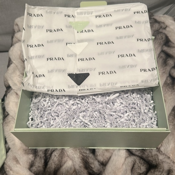 BRAND NEW Prada box with Prada pouch - Picture 4 of 4